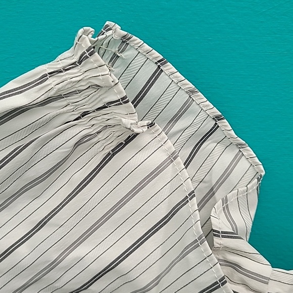 Express Ivory Striped Ruffle Top - Picture 5 of 8